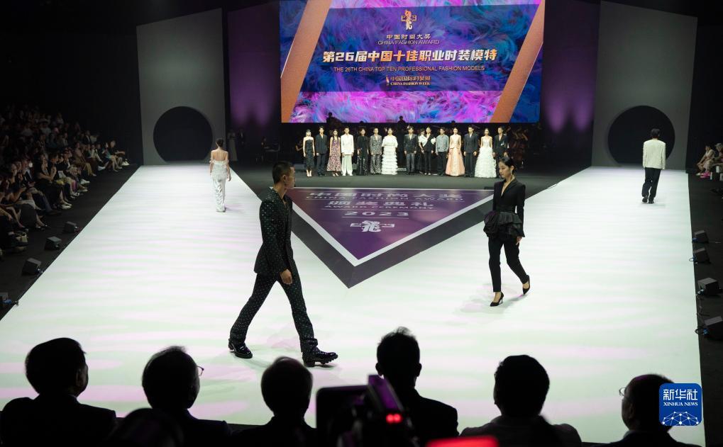 同城游戏五张牌去哪了